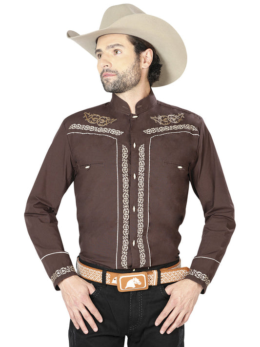 Camisa Vaquera de Hombre El Señor de los Cielos CHC060 Manga Larga Bordada en 65% Poliéster 35% Algodón Color Café 42876