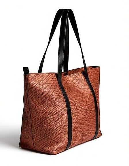 Bolsa de mujer RAVAC estilo western en color café con textura y asas largas negras para uso casual