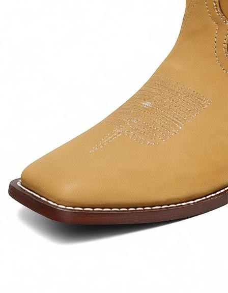 Bota vaquera RAVAC para mujer en piel nobuck color miel con punta cuadrada y costuras decorativas