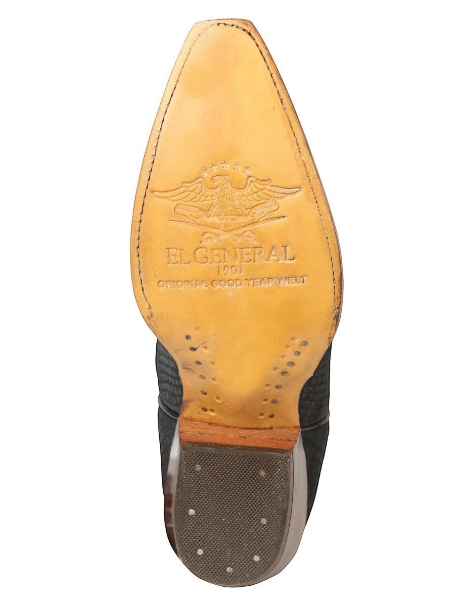 Suela de cuero de bota vaquera RAVAC El General color negro con detalle de grabado y construcción Goodyear Welt